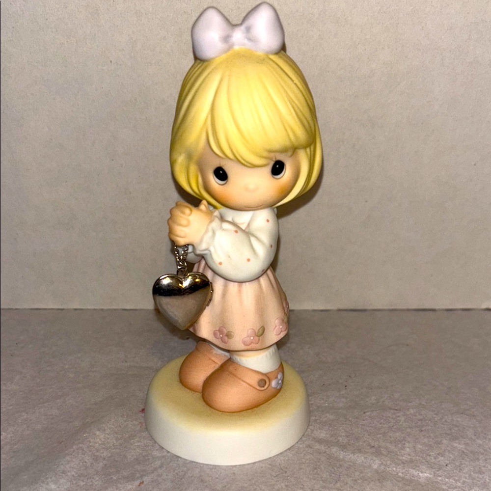 PRECIOUS MOMENTS Friends Are Held Within The Heart Figurine